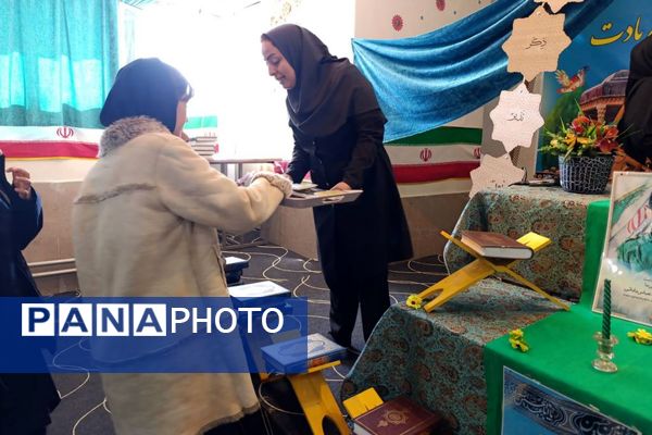 محفل انس با قرآن کریم در دبیرستان حاج بهادر گراشی ناحیه ۳