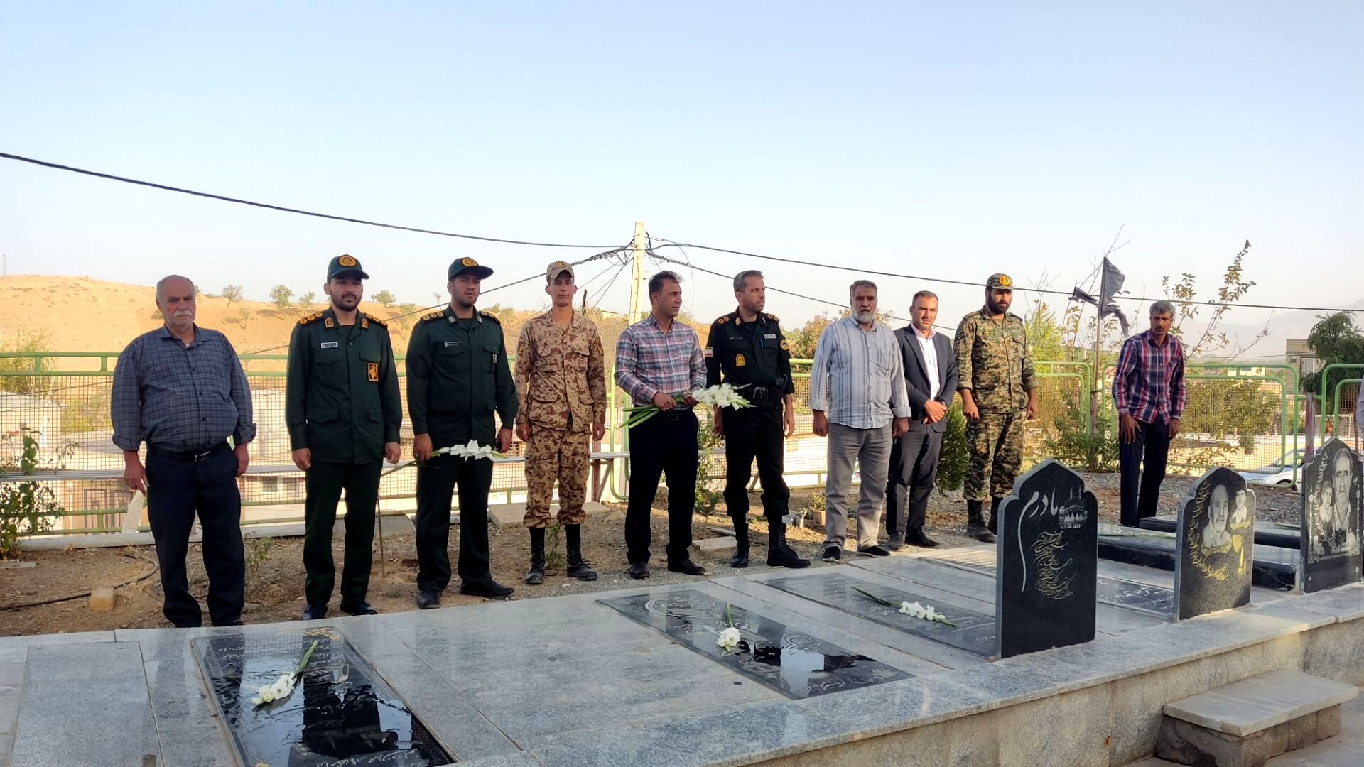 آیین عطر افشانی گلزار شهدای شوراب صغیر در هفته دفاع مقدس 