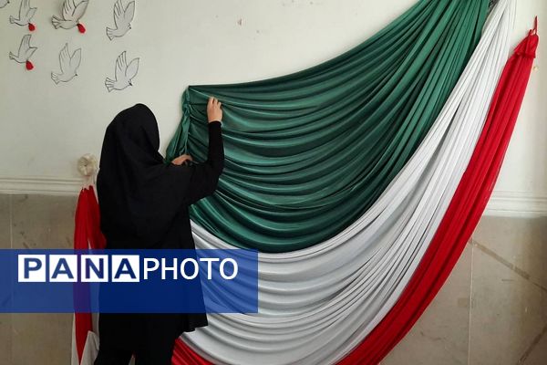 غبارروبی و آماده سازی نمازخانه‌های مدارس پردیس