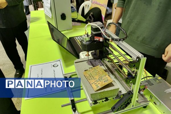 نمایشگاه دستاوردهای دانش‌آموزان هنرستان فنی حرفه‌ای‌ رباط‌کریم