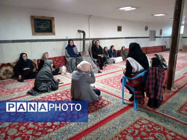 دوره‌ آموزشی‌ هلال‌احمر در پایگاه‌ بسیج مطهره شیروان