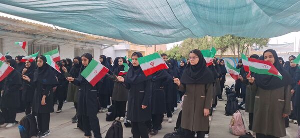 آیین بازگشایی مدارس و استقبال از دانش آموزان در دبیرستان فرزانگان دوره ی اول