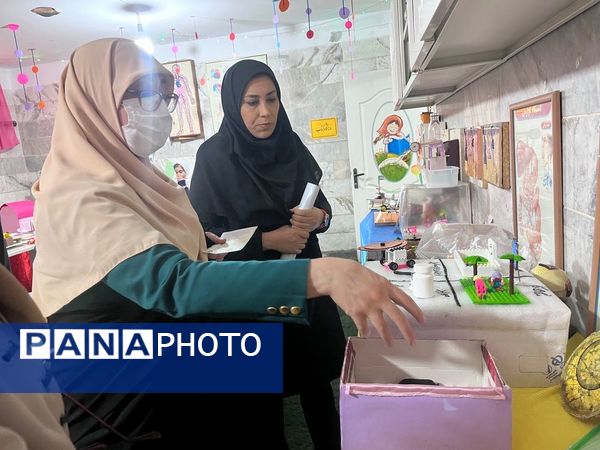 نمایشگاه کاردستی، کتاب‌های درسی و بازی و مهارت در دبستان هدی یک