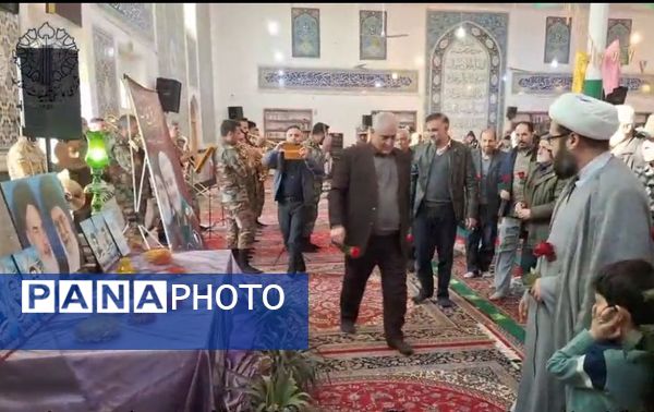 برگزاری آیین گلباران تمثال امام خمینی (ره) در تربت جام 