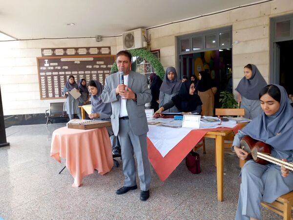 گرامیداشت روز حافظ و خوشنویسی در دبیرستان آرمینه مصلی نژاد ناحیه ۶