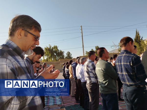 نماز عید فطر ۱۴۰۴ در روستای ظفرآباد شیراز اقامه شد