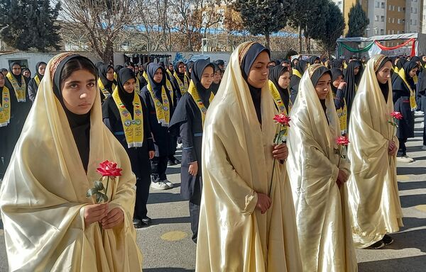 همایش بزرگ یاوران انقلاب در آموزشگاه دخترانه جنت ملارد 
