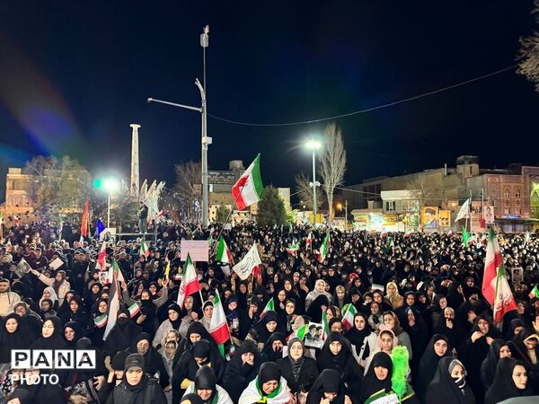 اجتماع شبانه منتظران در قروه؛ قرائت دعای استغاثه به امام زمان (عج) همزمان با سراسر کشور