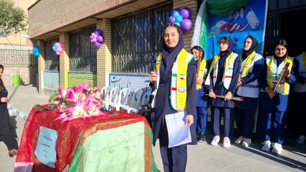 آیین بازگشایی مدارس و آغاز سال تحصیلی در دبیرستان دخترانه زکیه سنندج 