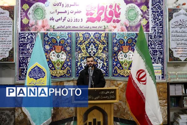 نهج‌البلاغه‌خوانی نماز‌گزاران کمالشهر پیش از خطبه‌های نماز 