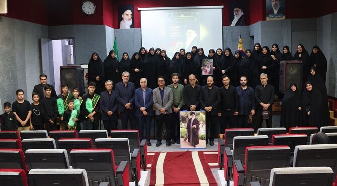 مراسم بزرگداشت اقای شهید ایران در سالن همایش های دبیرستان فرزانگان مشهد