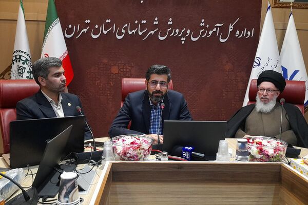برگزاری مراسم بدرقه کاروان دانش آموزی حج عمره