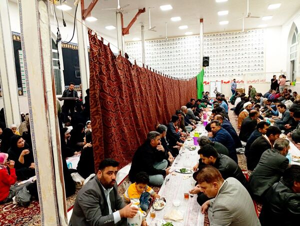 مراسم افطاری ویژه بسیجیان و خانواده بسیجیان گردان امام حسین(ع) کاشمر