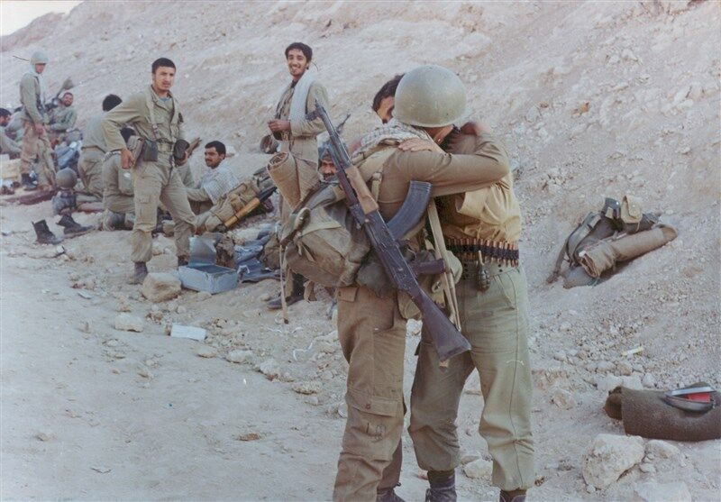 شهدا زنده‌ترین مظهر جهاد تبیین و راهنمای تحقق عدالت هستند 