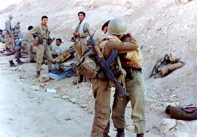 شهدا زنده‌ترین مظهر جهاد تبیین و راهنمای تحقق عدالت هستند 