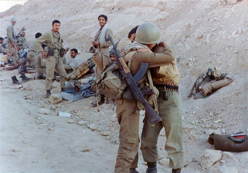 شهدا زنده‌ترین مظهر جهاد تبیین و راهنمای تحقق عدالت هستند 