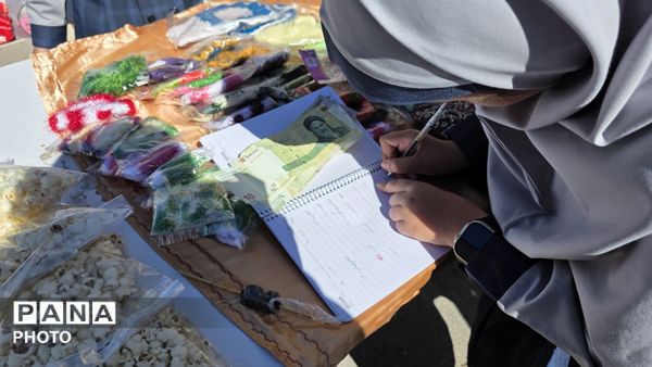 بازارچه در مدرسه آل ابراهیم شهرکرد 