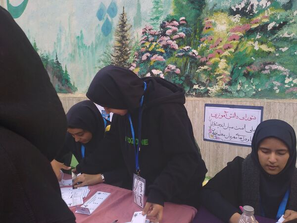 انتخاب نمایندگان شورای دانش‌آموزی در دبیرستان شاهد تکتم ناحیه سه