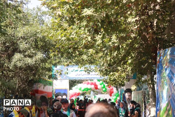 بازدید مدیرکل آموزش‌وپرورش تهران از غرفه سازمان دانش‌آموزی در آیین افتتاحیه اوقات فراغت