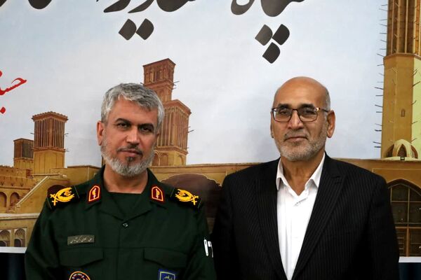 دیدار مدیرکل آموزش و پرورش استان یزد با فرمانده سپاه الغدیر 