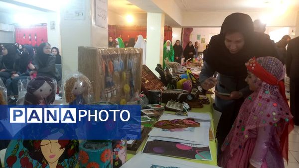 برپایی نمایشگاه به‌مناسبت هفته پژوهش در مدرسه کمایی‌مقدم یاسوج