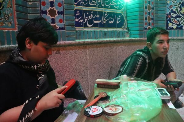 خادمی نوجوانان در عزاداری سید و سالار شهیدان در مشهد