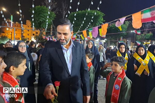  بازدید رئیس سازمان دانش‌آموزی شهرستانهای استان تهران از غرفه «با انرژی‌ها» در منطقه کهریزک