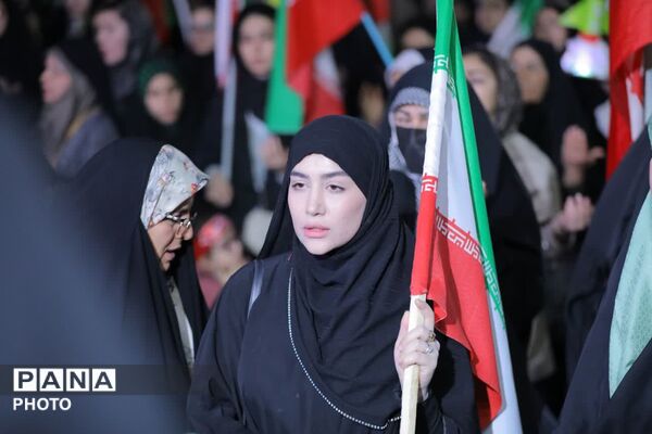 شکوه حضور دختران ساوجبلاغ در جشن دهه کرامت 
