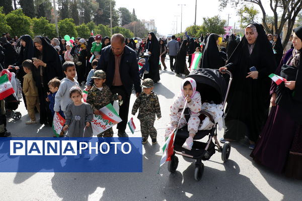 حضور آگاهانه مردم شهرستان کوار در راهپیمایی ۲۲ بهمن
