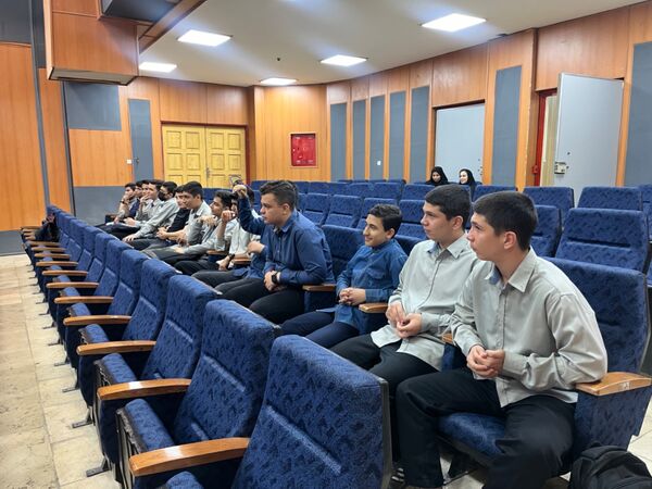 گفتمان نماز با حضور دانش‌آموزان دختر شهر قدس