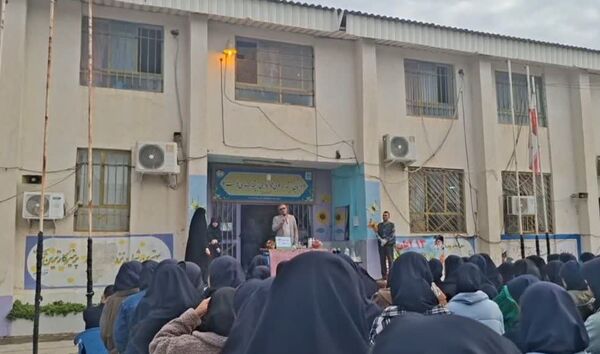 «روز آزمایشگاه» در دبیرستان شاهد ریحانه