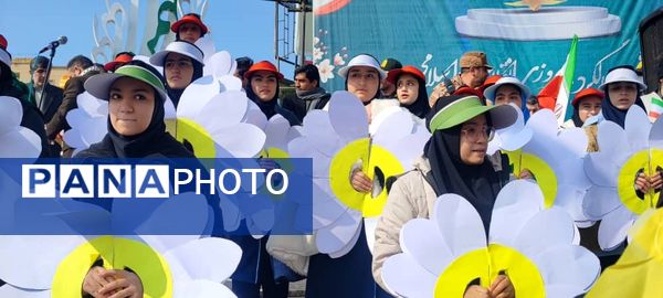 مردم غیور ملارد با حضور پرشور خود در راهپیمایی ۲۲ بهمن، ثابت کردند که همچنان پای انقلاب اسلامی ایستاده‌اند.