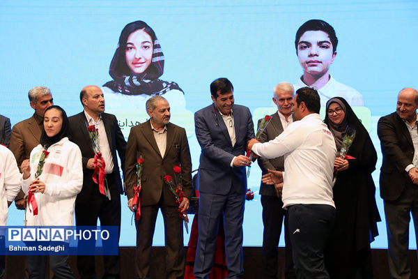 مراسم بدرقه تیم‌های ورزشی دانش‌آموزی به مسابقات ژیمنازیاد جهانی