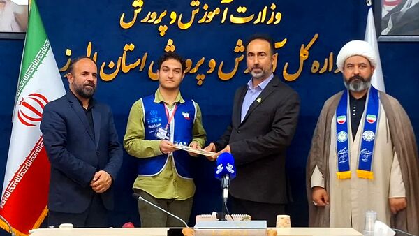 نشست دانش‌آموز خبرنگاران پانا استان البرز با مدیرکل آموزش‌وپرورش به مناسبت روز خبرنگار