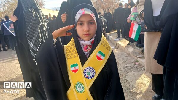 حضور با شکوه پیشتازان فارسان در بدرقه شهیدان سلیمانی و بهرامی