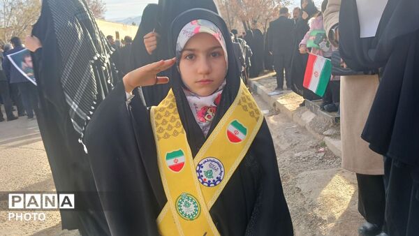 حضور با شکوه پیشتازان فارسان در بدرقه شهیدان سلیمانی و بهرامی