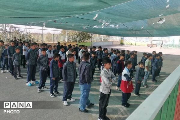 نواخته شدن زنگ مهر با حضور مسئولین در مدرسه امام خمینی(ره) شهر نیر