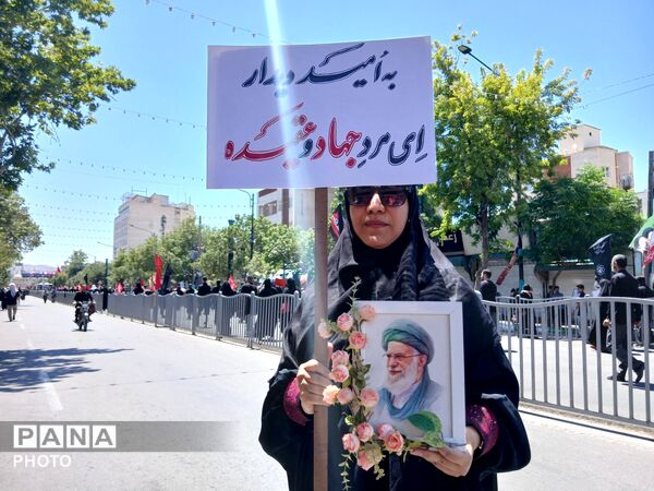 بدرقه باشکوه و میلیونی رهبر شهید در قلب مشهد مقدس