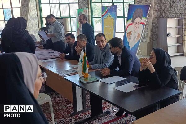 میز خدمت آموزش و پرورش خراسان شمالی در نماز جمعه؛ پاسخگویی مستقیم به مطالبات مردم