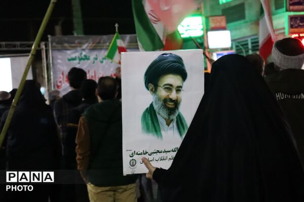 تجمع مردم انقلابی بندرترکمن در میدان مختومقلی