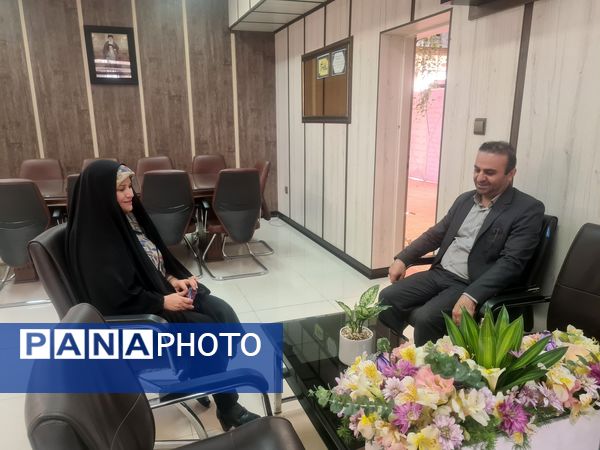 آئین نواختن زنگ مهر در دبیرستان دخترانه فرهنگ ۱۳ 