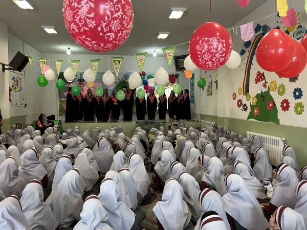 جشن یاوران انقلاب در دبستان شهید نوروزی ابرکوه