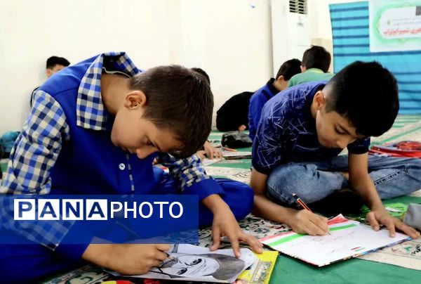 برپایی ایستگاه نقاشی به‌مناسبت روز دانش‌آموز در رامهرمز