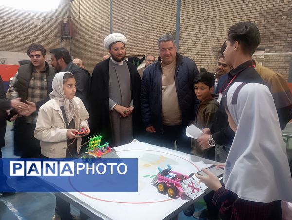 نمایش استعدادها و ایده‌ها