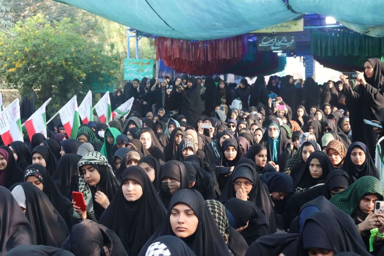 دانش‌آموزان کوهدشتی در یادمان شهدای هویزه