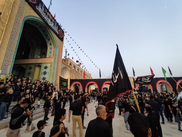 عزاداری زائران و مجاوران حرم مطهر اردهال در شب تاسوعای حسینی