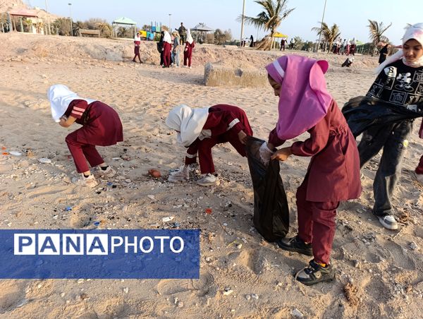 پاکسازی ساحل زیبای بوموسی توسط دانش‌‌‌آموزان 