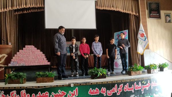 جلوه‌های معنوی اختتامیه مسابقات قرآنی دارالقرآن تسنیم کاشان