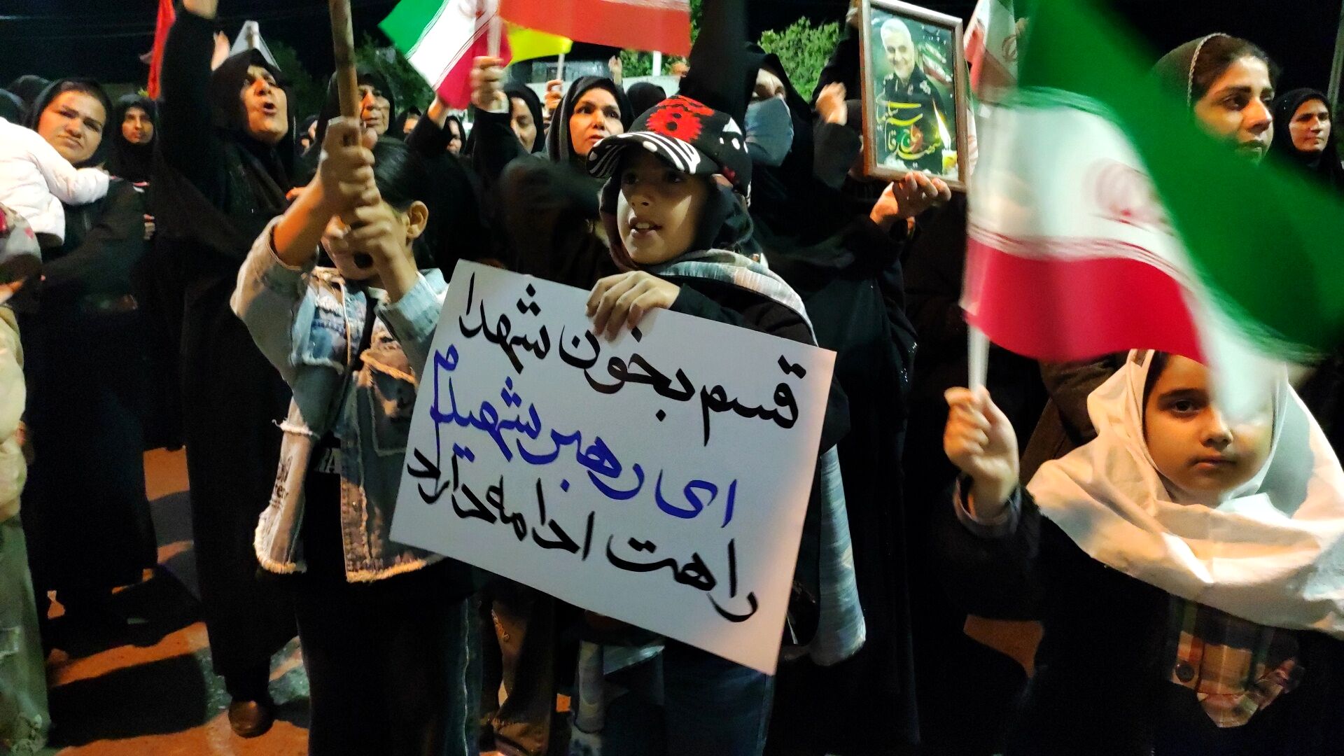 حمایت قاطع لرهای غیور از نیروهای مسلح در تجمع پرشور خیابانی 