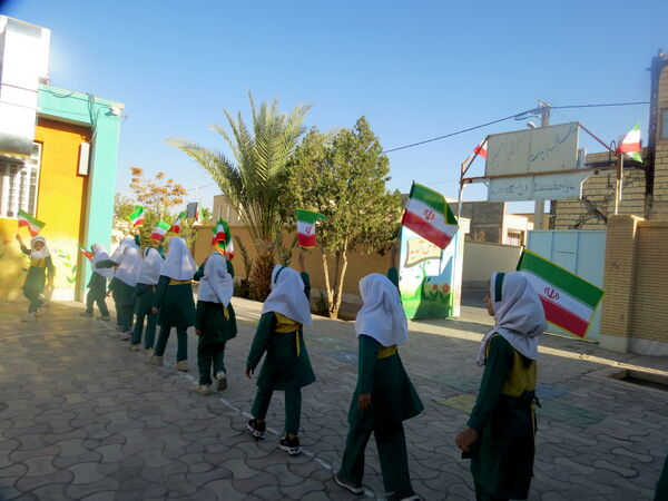 صبحگاهی شاد و پرنشاط در مدارس خاتم